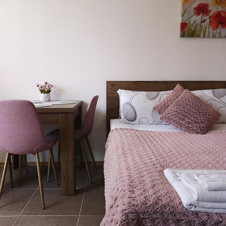 Excellent Studios For Your Vacation-Hotel Villa Park- 보로베츠 외부 사진