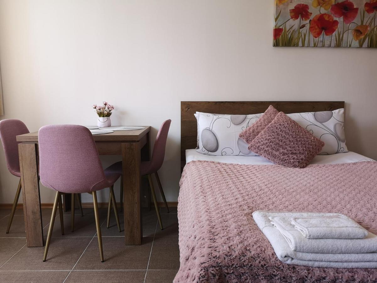 Excellent Studios For Your Vacation-Hotel Villa Park- 보로베츠 외부 사진